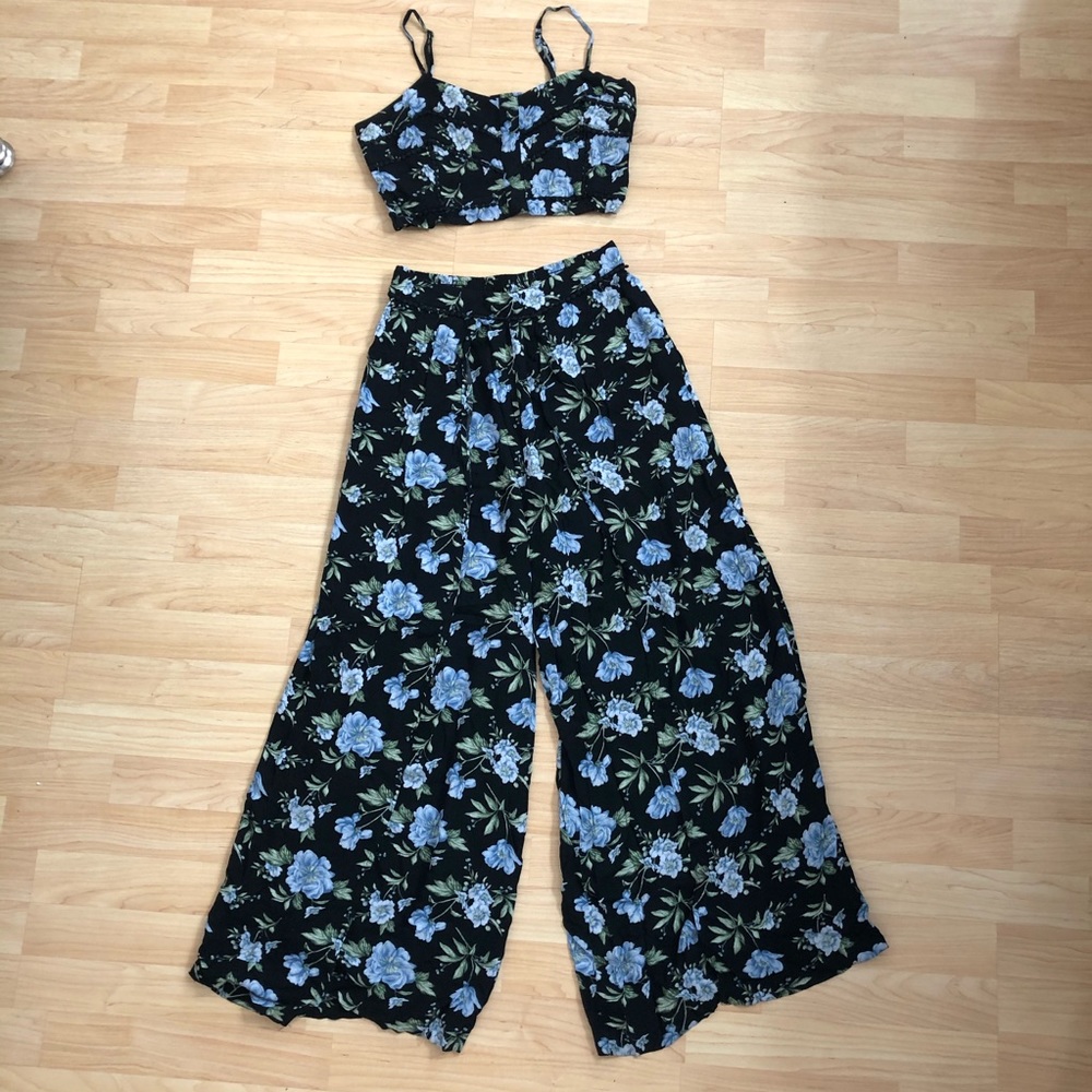 American Eagle Two Piece Floral Pant Set